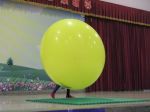 22魔術氣球社社長表演神奇的人入氣球.jpg